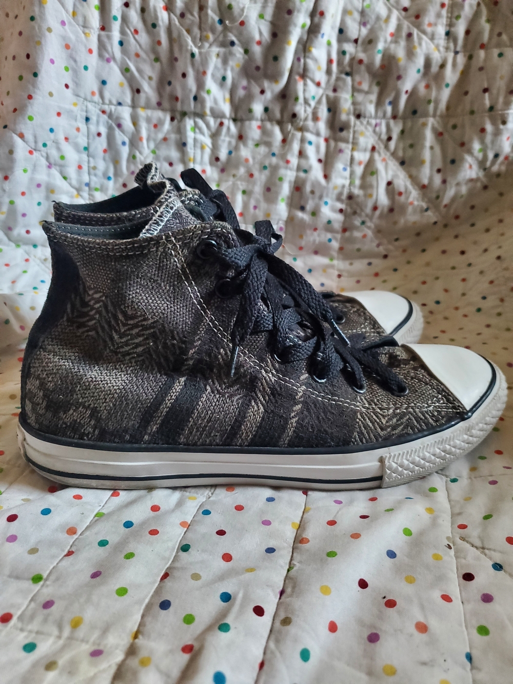 Youth High-Top Canvas Sneakers in Black